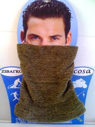 Chenille zhivago protects neck from the cold.